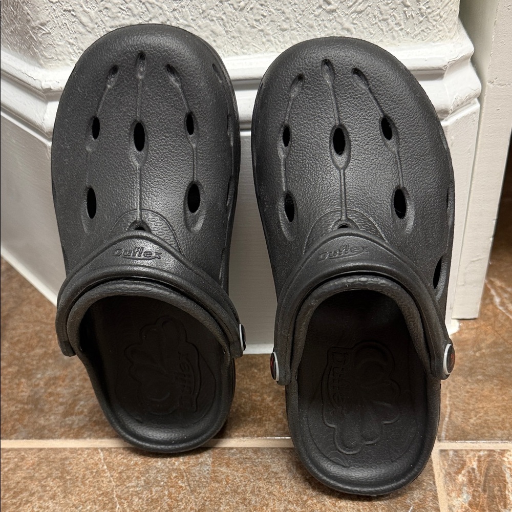 Durable Black ladies Clogs